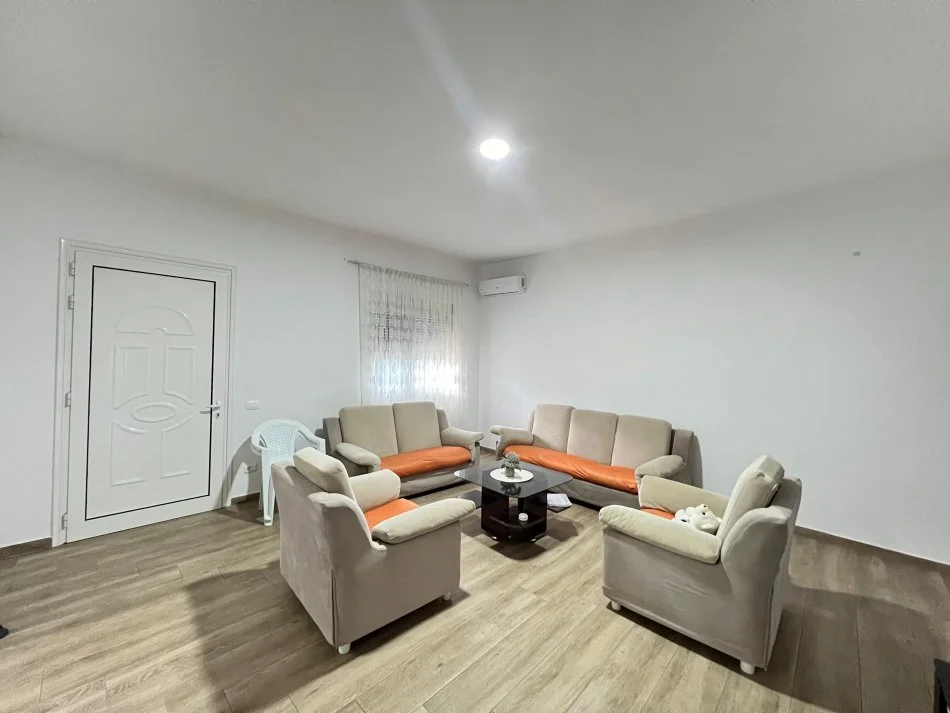 Durres, shitet Vile 3 Katshe , 400 m² 350.000 € (Prane Hekurudhes, Durres)