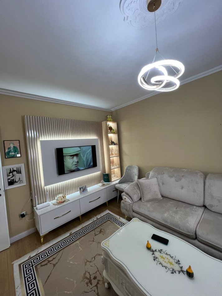 Tirane, jepet me qera apartament 1+1 Kati 3, 53 m² 500 € (Porcelan)