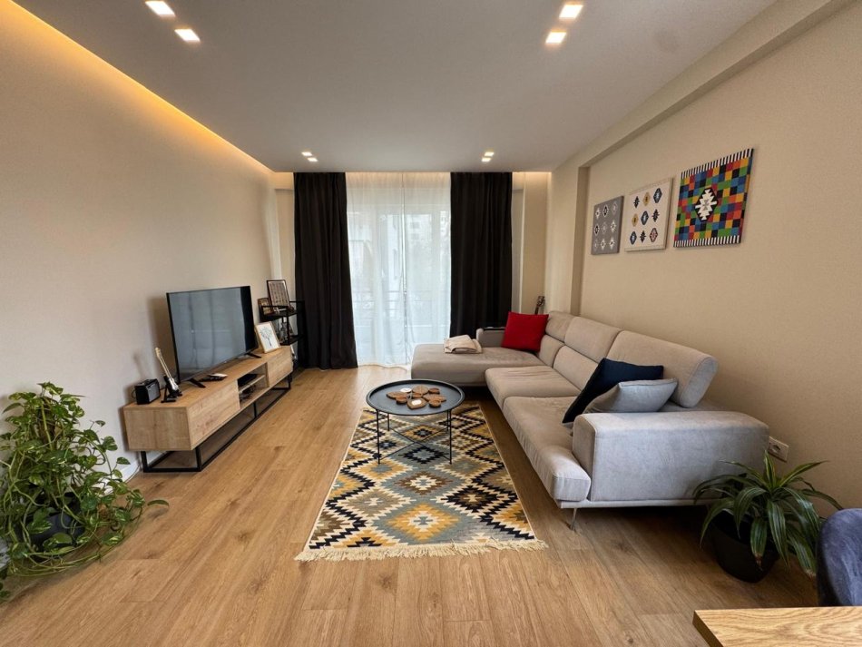 Tirane, shitet apartament 2+1 , 93 m² (Liqeni i Thate)