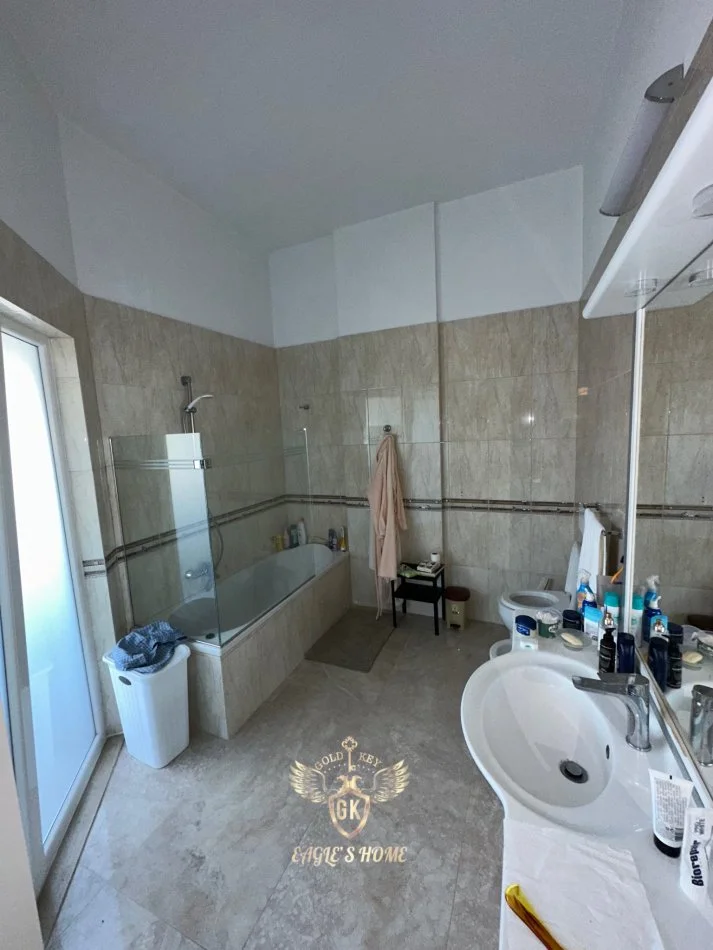 Durres, shes apartament 4+1+Aneks+Ballkon Kati 14, 225 m² (vollga)