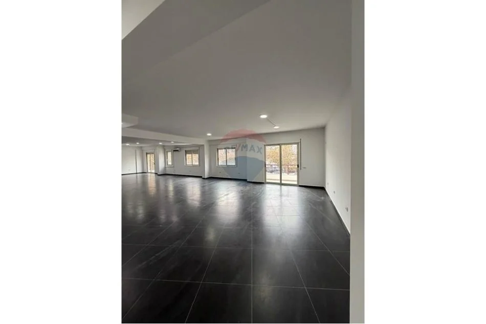 Tirane, shitet apartament 4+1 Kati 1, 243 m² 465.000 € (Rruga Don Bosko, Tiranë(ID: 530591002-27)