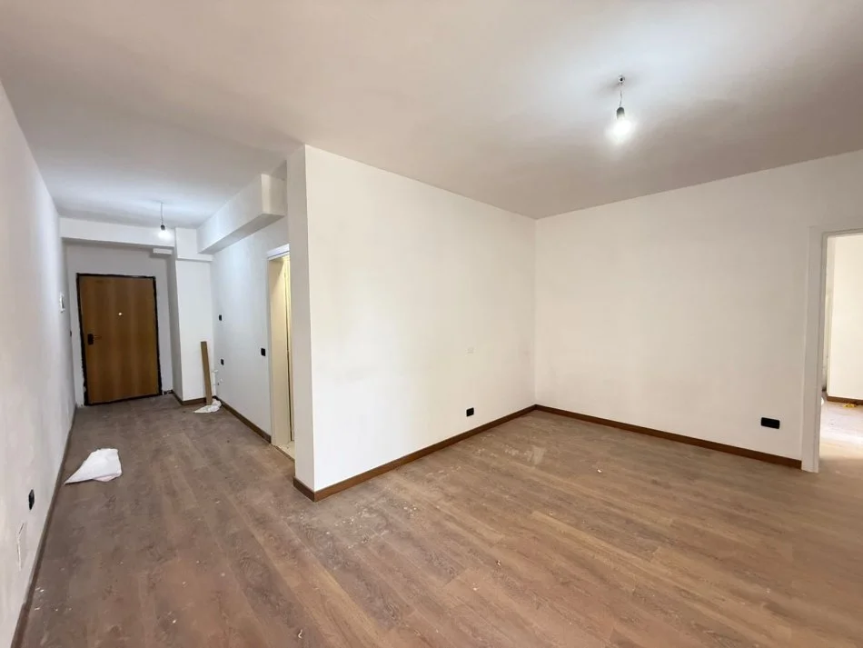 Durres, shes apartament 1+1+Ballkon Kati 4, 65 m² 88.000 € (Markata,Durres 88.000 EURO. SHITET 1+1 me dy ballkone)