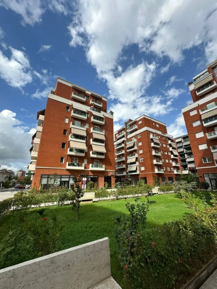 Tirane, jepet me qera ambjent biznesi Kati 0, 132 m² 2.500 € (Astir)