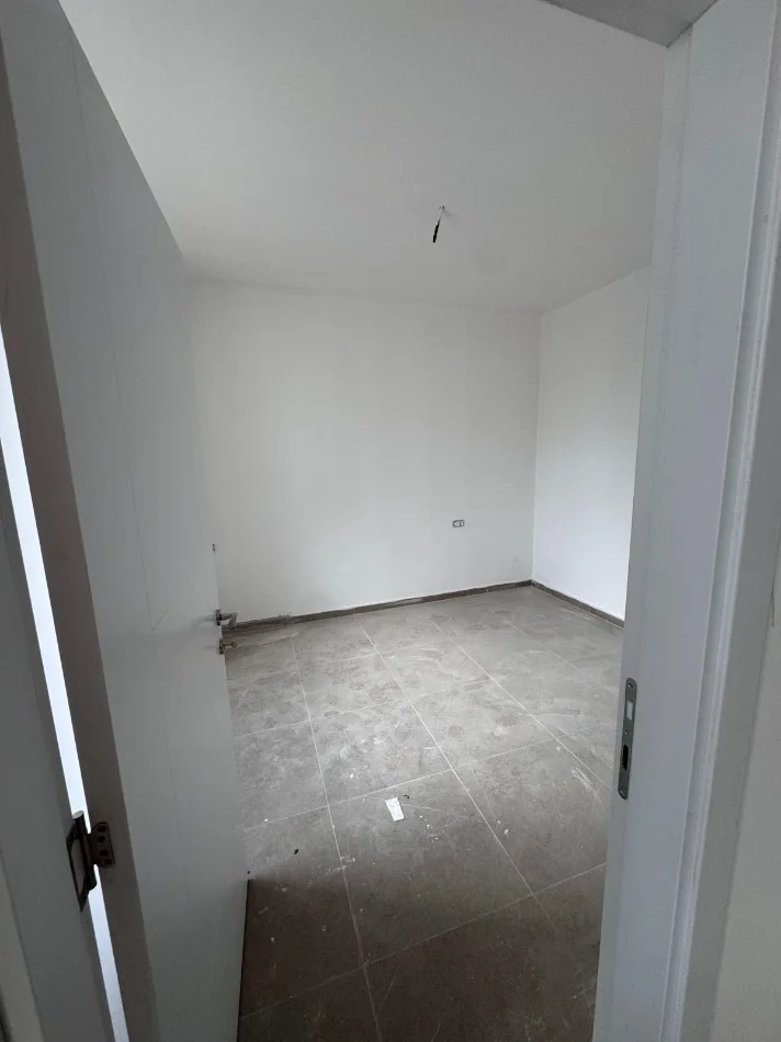 Tirane, jepet me qera zyre Kati 3, 61 m² 450 € (Kompleksi E88)