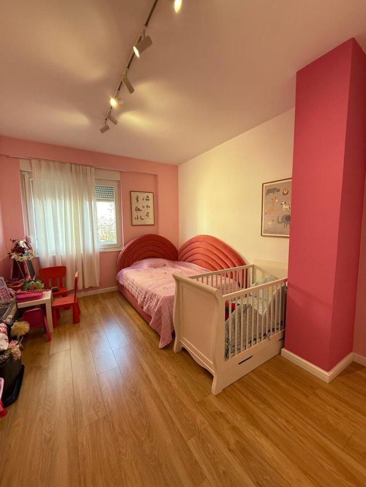 Tirane, shitet apartament 2+1 Kati 3, 105 m² 320.000 € (Rruga e Barrikadave)