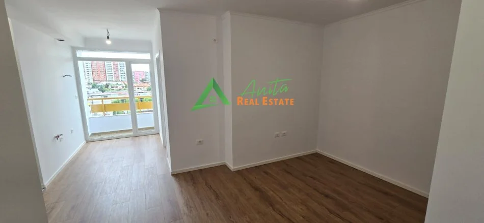 Tirane, shitet apartament 1+1+Ballkon Kati 7, 53 m² 115.000 € (Rruga Irfan Tomini , afer pallatit me shigjeta)