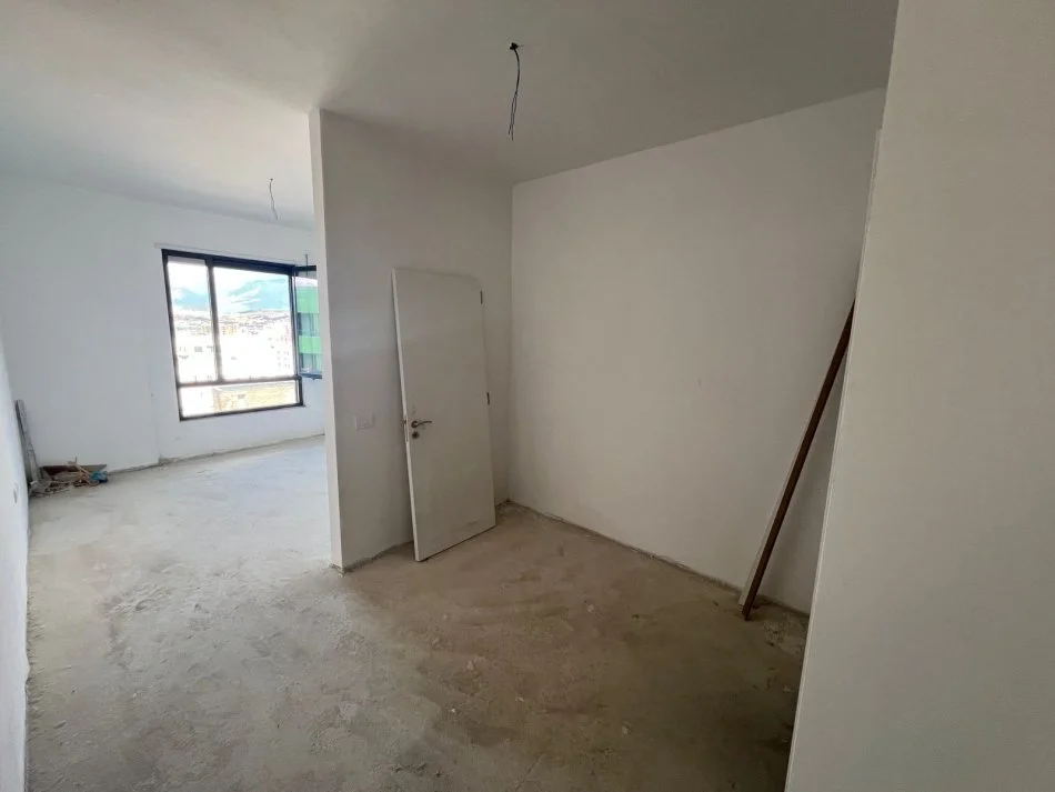 Tirane, shitet apartament 2+1+Ballkon Kati8 169.000 € (Rruga 5 Maj)