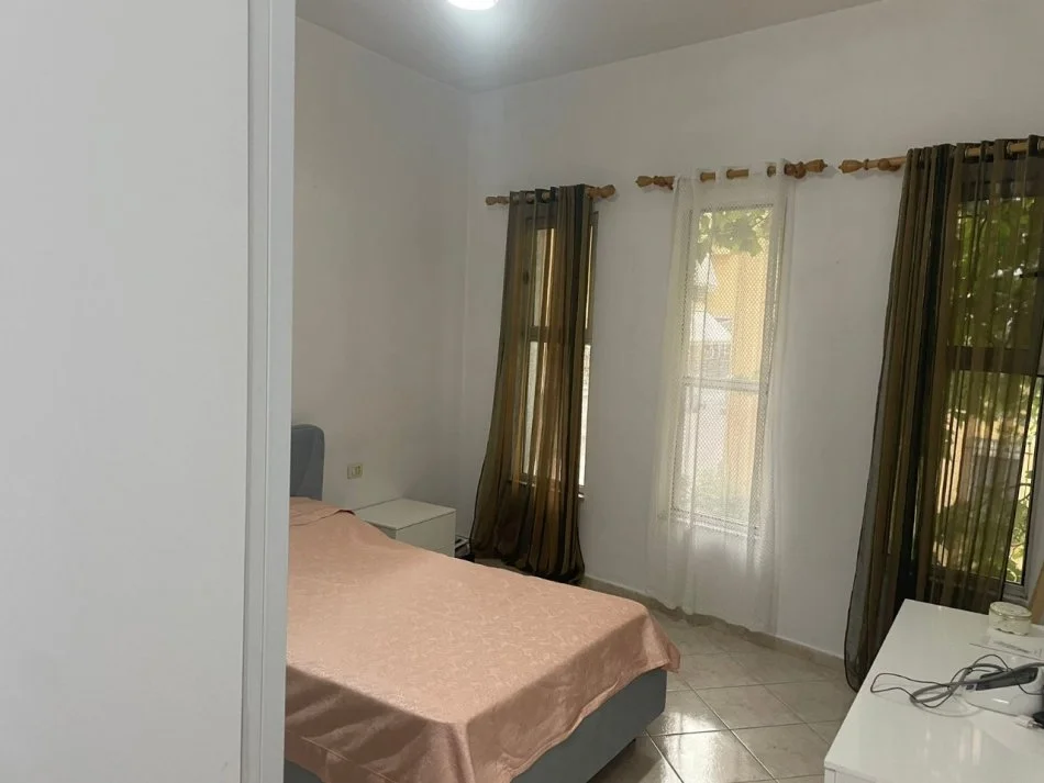 Tirane, jepet me qera apartament 2+1 Kati 2, 93 m² 500 € (rruga Bill Klinton)