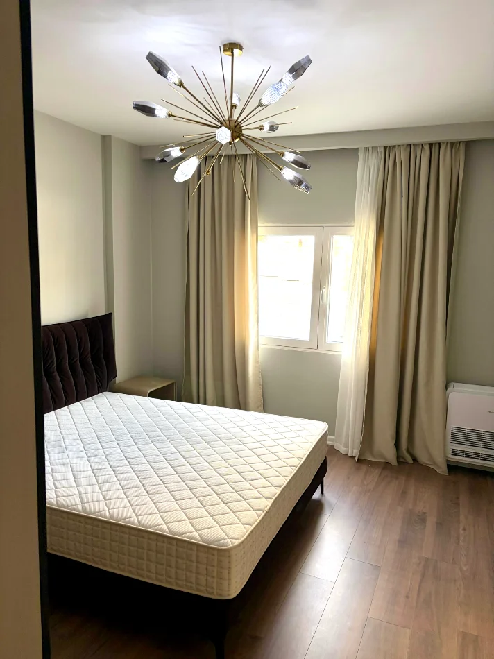 Tirane, jepet me qera apartament 2+1+Ballkon Kati 2, 135 m² 1.000 € (Rruga Panorama e Liqenit, Liqeni Farkës)