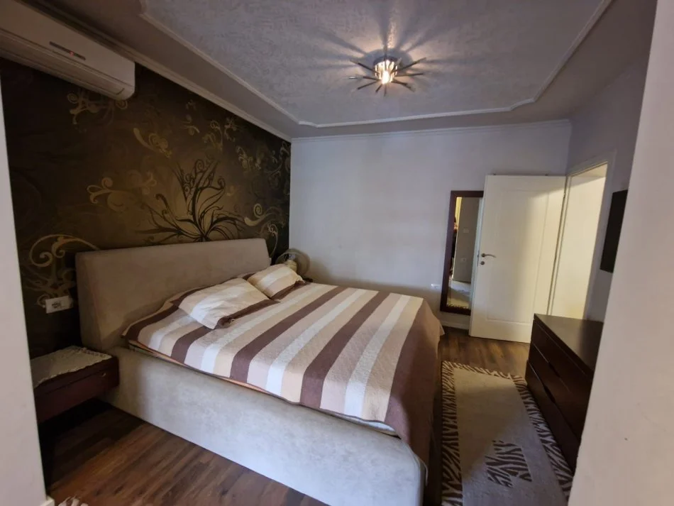 Tirane, jap me qera apartament 2+1 Kati 3, 103 m² 800 € (Irfan Tomini)