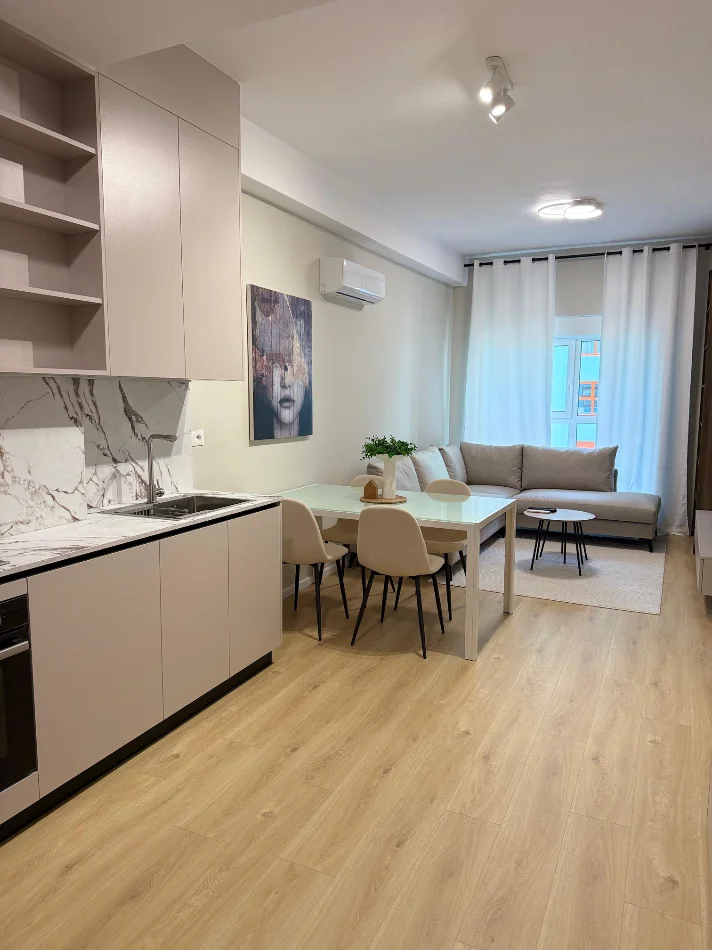 Tirane, jepet me qera apartament 45000 leke,1+1+Ballkon Kati 3, 60 m², mbi Mangalem(Kompleksi Kadiu)