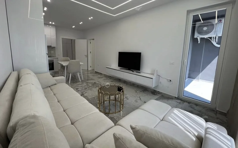 Tirane, jepet me qera apartament 1+1 , 70 m² 550 € (Paskuqan)