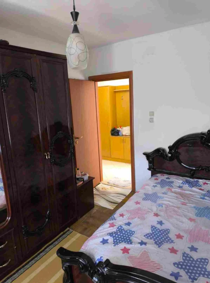 Tirane, jepet me qera apartament 1+1 Kati 5, 50 m² 350 € (Shkolla Gjon Buzuku prane Tv Klan)