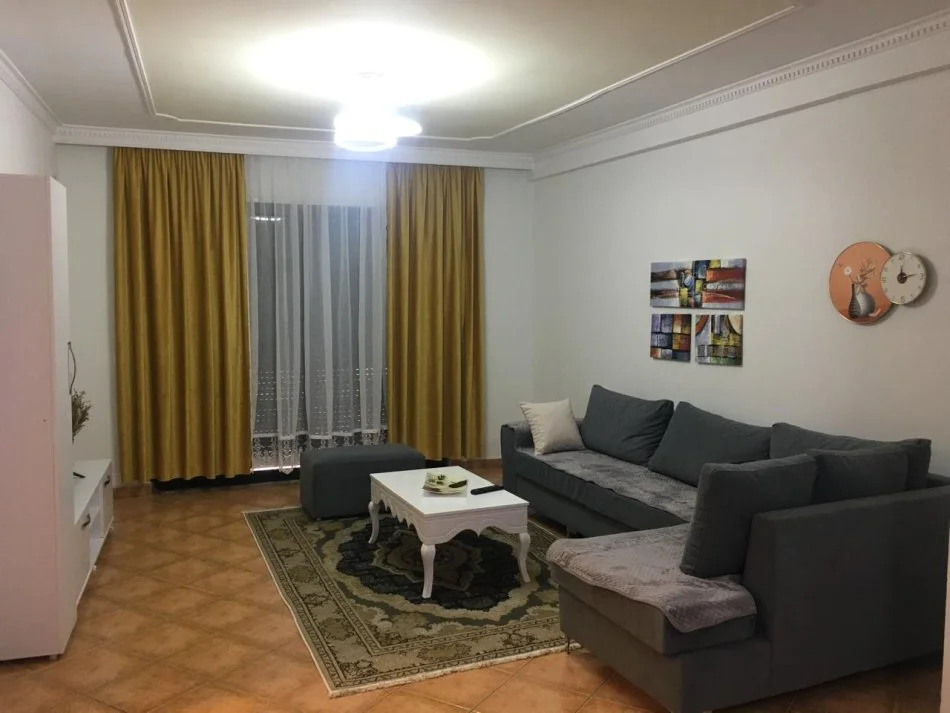 Tirane, jepet me qera apartament 2+1 Kati 1, 105 m² 500 € (Fresk)