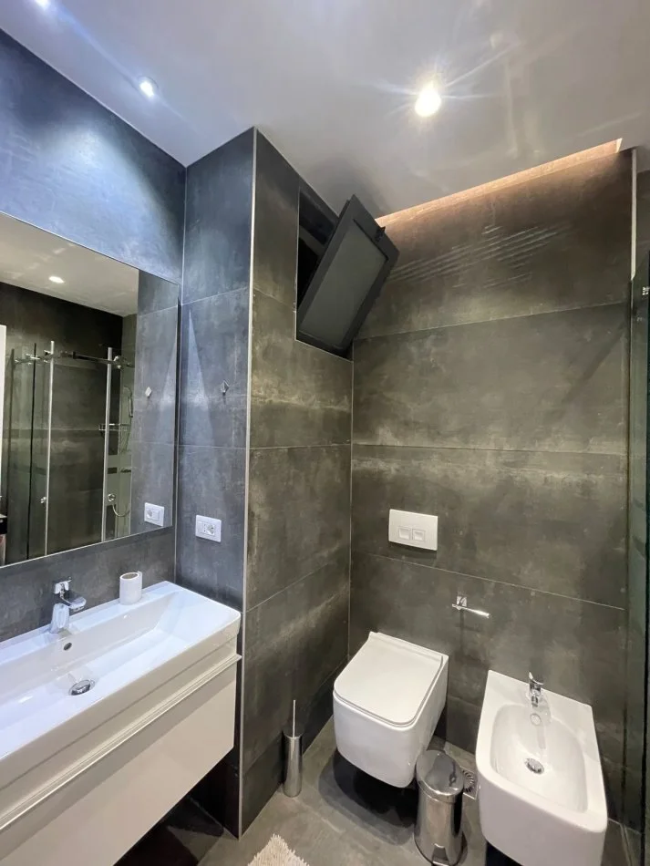 Tirane, jepet me qera apartament 2+1+Ballkon Kati 4, 111 m² 850 € (Kompleksi Panorama)