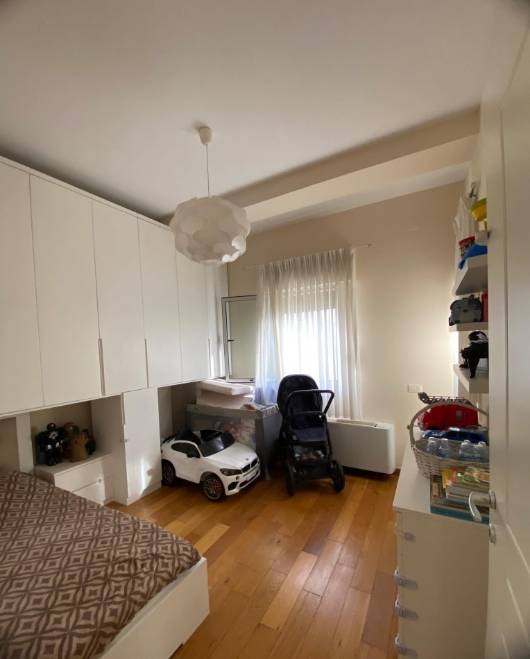 Tirane, shes apartament 2+1+Ballkon Kati 2, 116 m² 295.000 € (Liqeni i Thate)