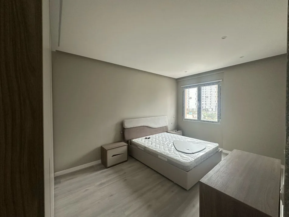 jepet me qera apartament 1+1+Ballkon Kati 5, 75 m² 500 € (Rruga 5 Maji)