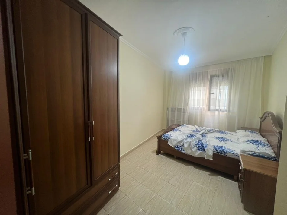 Durres, jepet me qera apartament 1+1+Ballkon Kati 3, 350 € (Shkembi Kavajes)