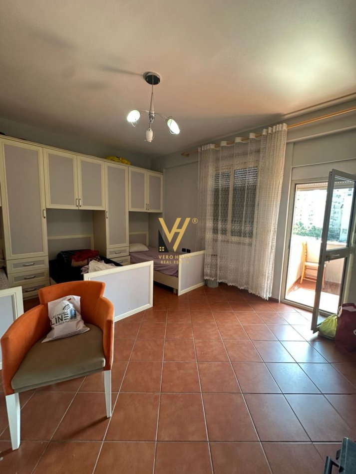Tirane, shitet apartament 2+1+Ballkon Kati 4, 117 m² 215.000 € (NISHARAKU)