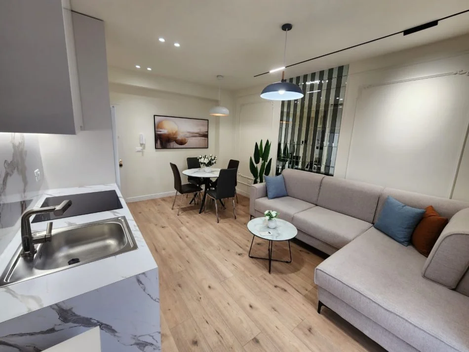 Durres, shitet apartament 1+1+Ballkon Kati 5, 120.000 € (Rr.Pavaresia Plazh)