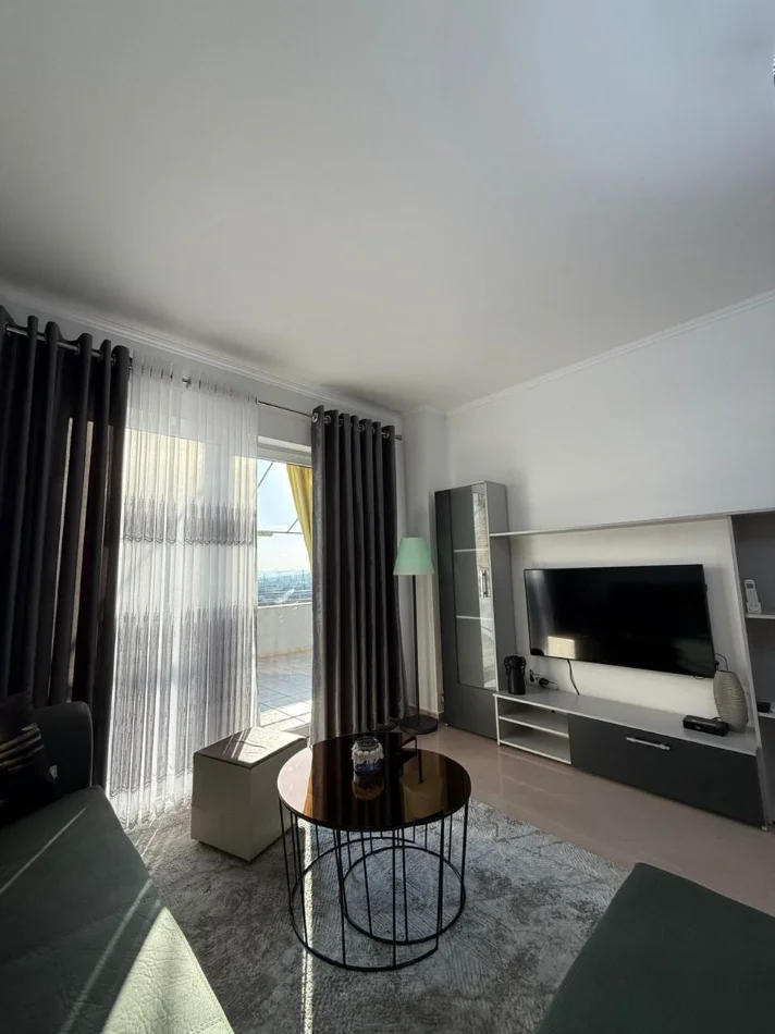 Tirane, jepet me qera apartament 2+1+Ballkon Kati 8, 115 m² 700 € (5 maji)