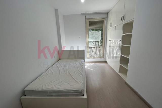Tirane, apartament duplex 3+1+A+BLK Kati 1, 150 m² 700 Euro (Rruga Peti)