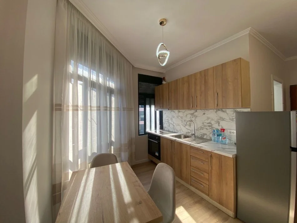 Tirane, jap me qera apartament 1+1 , 67 m² 550 € (21 dhjetori)