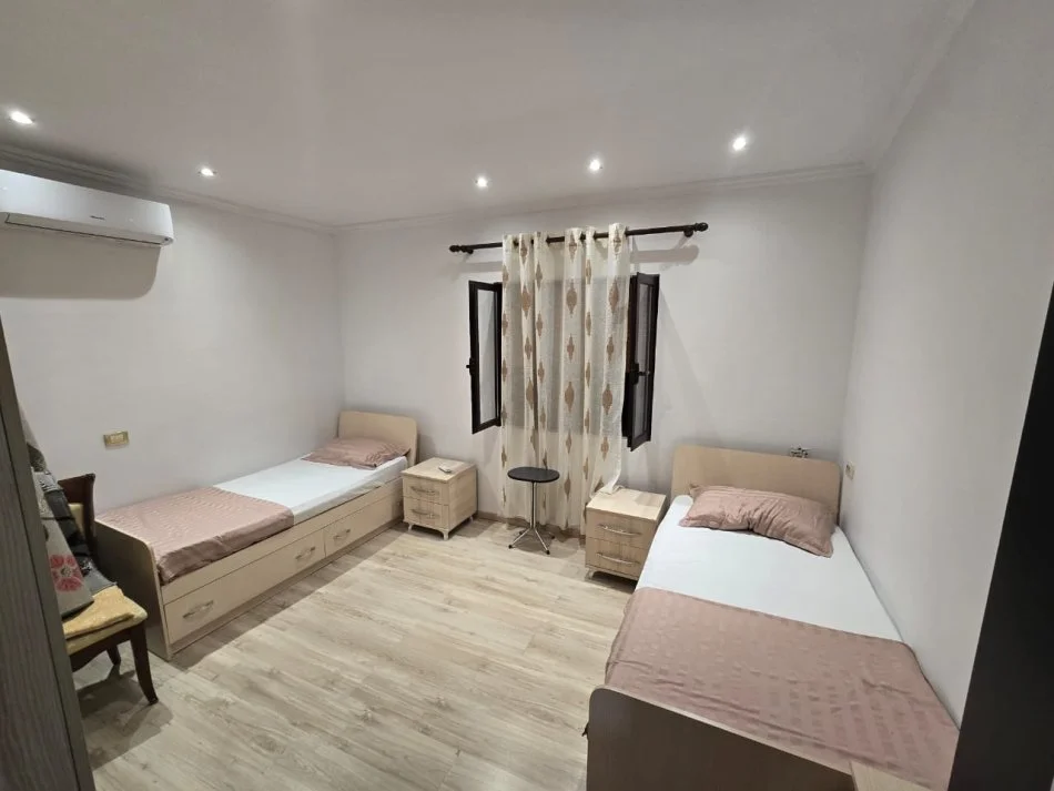 Tirane, jepet me qera 2+1+Ballkon , 90 m² 450 € (jordan misja)