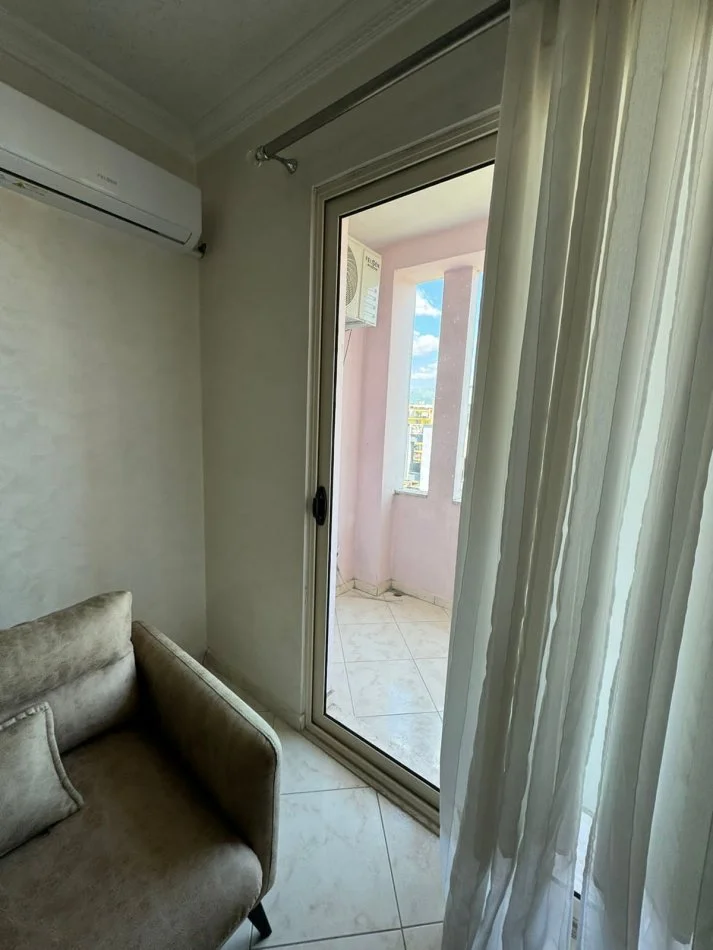 Tirane, jepet me qera apartament 1+1+Ballkon Kati 7, 60 m² 380 € (rruga Loni Ligori)