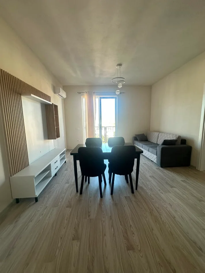 Tirane, jepet me qera apartament 2+1 Kati 4, 65 m² 400 € (Bathore kamez)