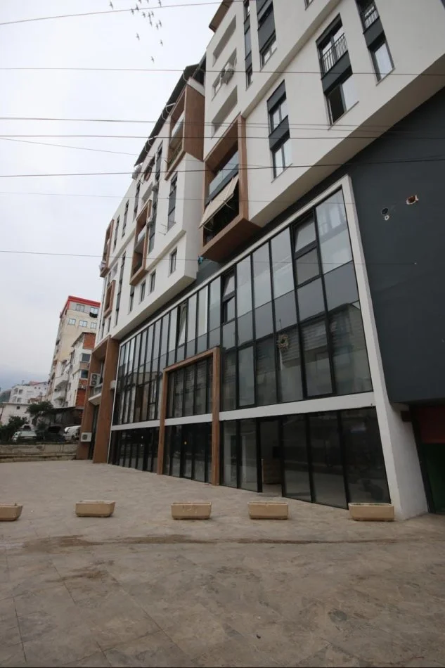 Tirane, shes ambjent biznesi Kati 0, 202 m² (Rruga e Dibres)