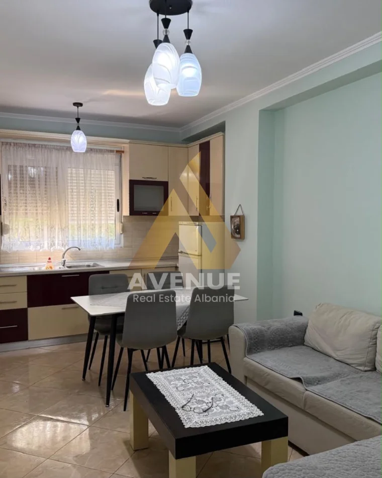 Tirane, jepet me qera apartament 2+1+Ballkon Kati 3, 67 m² 500 € (Bulevardi Bajram Curri)