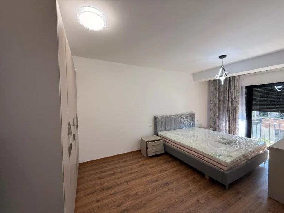 Tirane, jepet me qera apartament 1+1 Kati 2, 76 m² 600 € 