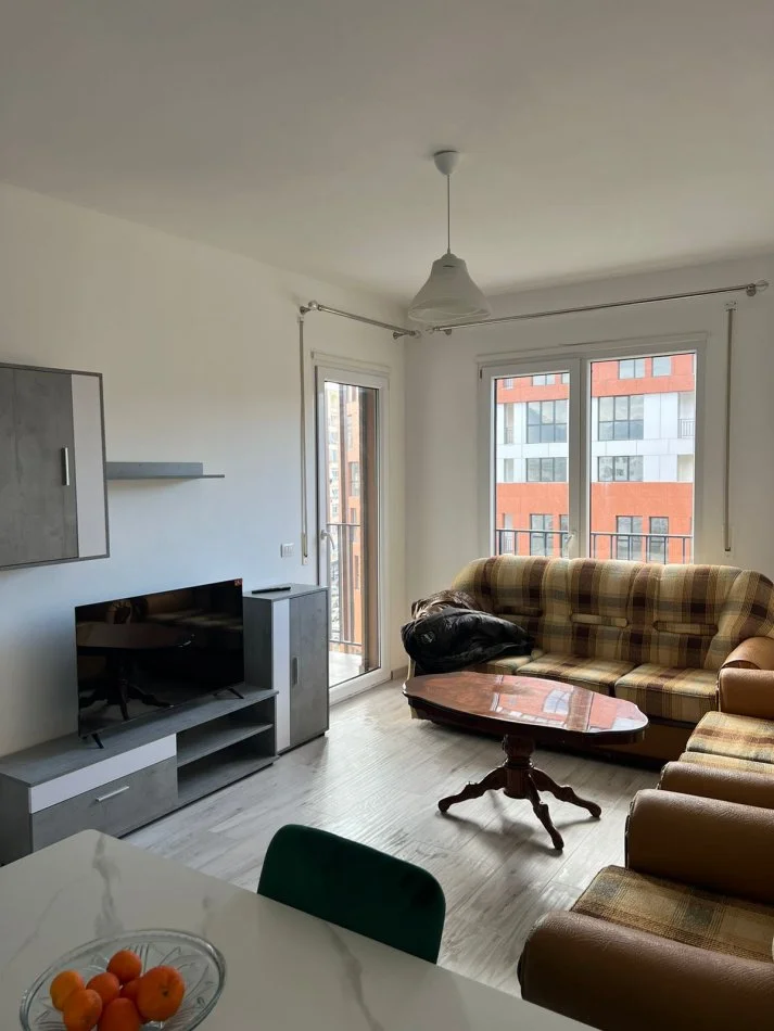 Tirane, jepet me qera apartament 1+1 Kati 5, 400 € (astir)
