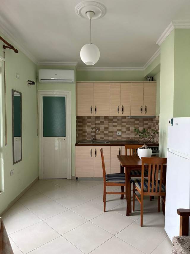 Tirane, jepet me qera apartament 1+1 Kati 5, 40 m² 300 Euro (Fakulteti mjeksis)