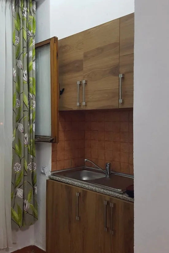 Tirane, jepet me qera garsonier Kati 2 ,320 € (Prane Klinikes Ortodokse)