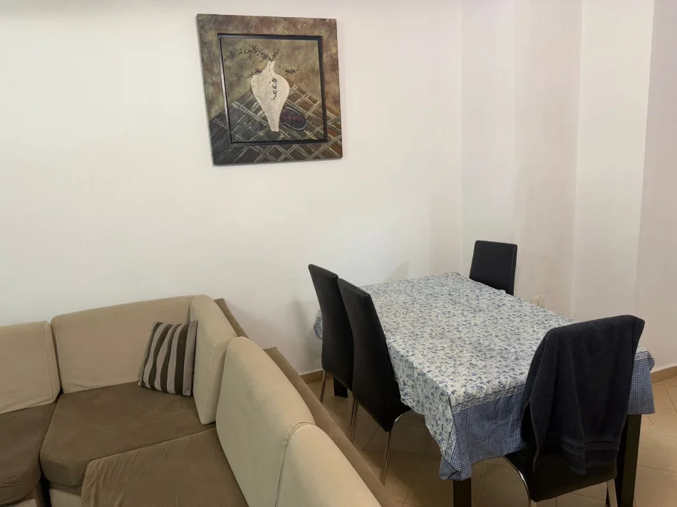 Tirane, jepet me qera apartament 1+1 Kati 2, 65 m² 350 € (Supermarket Spar 2 ne Fresk)