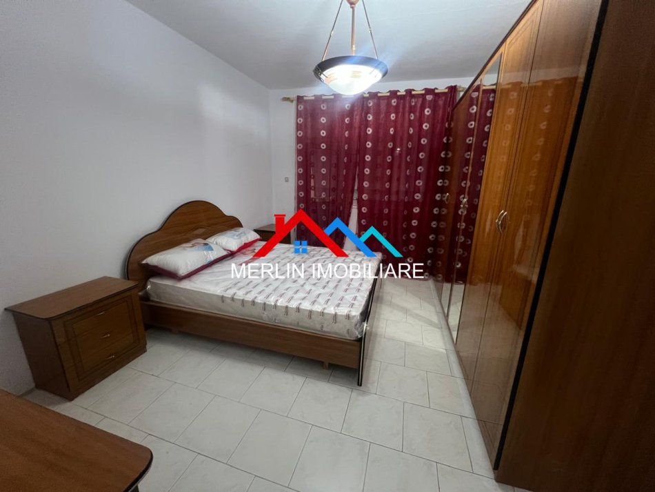 Tirane, jepet me qera apartament 2+1+Ballkon Kati 2, 100 m² 620 € (RRUGA VIKTOR EFTIMIU,VASIL SHANTO)
