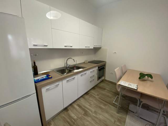 Tirane, jepet me qera apartament 2+1 Kati 4, 68 m² 900 Euro (Prane Stadiumit Dinamo)
