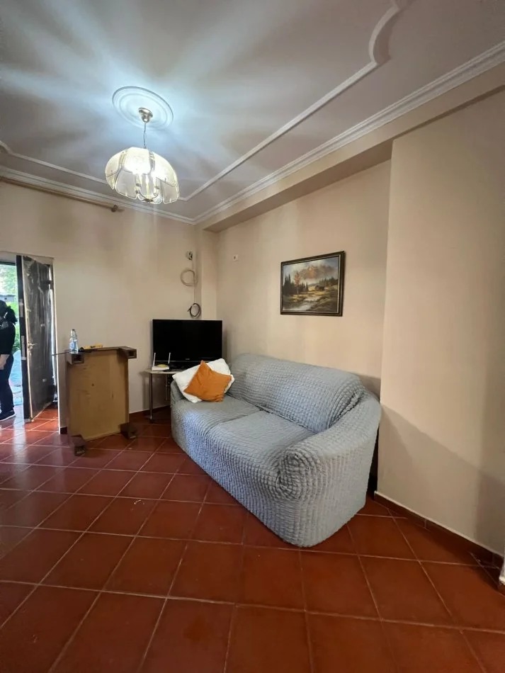 Shqipri, jepet me qera apartament 1+1+Ballkon Kati 0, 68 m² 400 € (RRuga e Mozaikut)