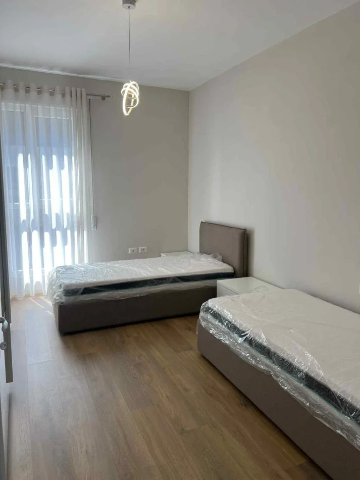Tirane, jepet me qera apartament 2+1+Ballkon Kati 2, 100 m² 700 € (TRIO TOWER DON BOSKO)