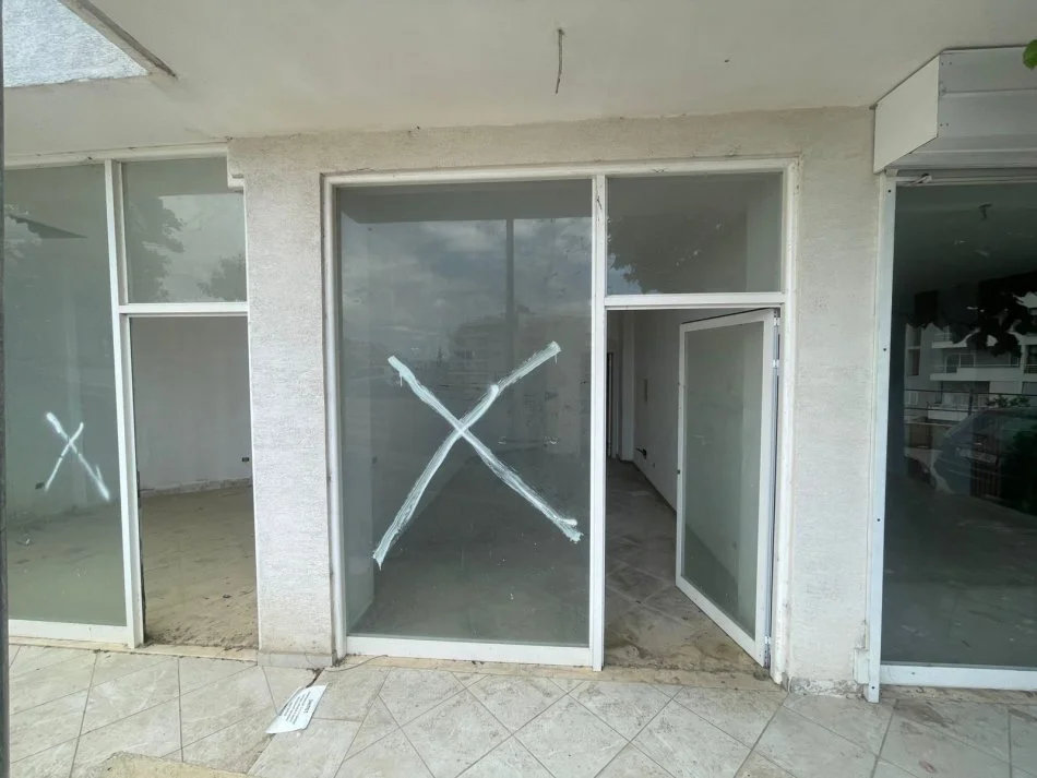 shitet dyqan Kati 0, 23 m² (Fresku)