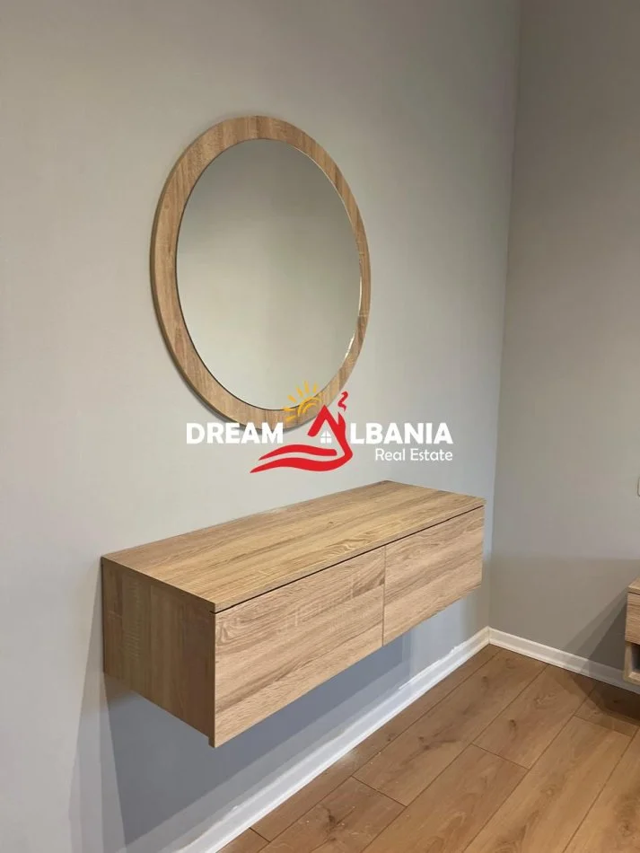 Tirane, jepet me qera apartament 2+1 , 100 m² 700 € (Selvia)