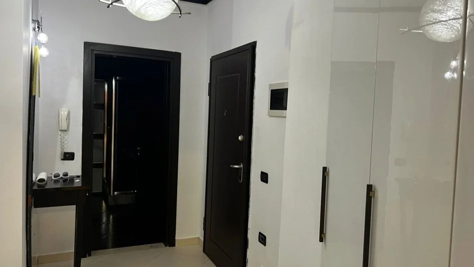Tirane, jepet me qera apartament 2+1+Ballkon Kati 3, 90 m² 750 € (SULEJMAN DELVINA)