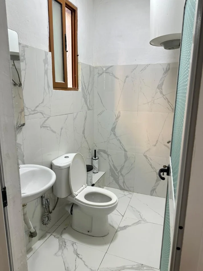 Tirane, jepet me qera apartament 1+1 Kati 1, 360 € (Loni ligori)