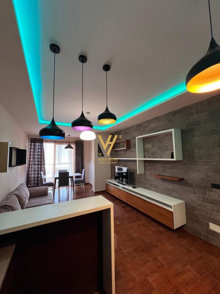 Tirane, shitet apartament 2+1+Ballkon Kati 8, 85 m² 115.000 € (YZBERISHT)