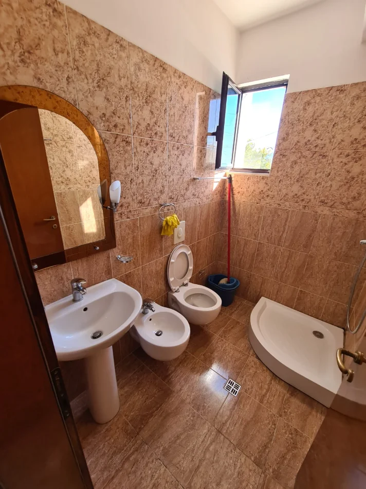 Tirane, jepet me qera apartament 1+1+Aneks+Ballkon Kati 1, 55 m² 30.000 Lek