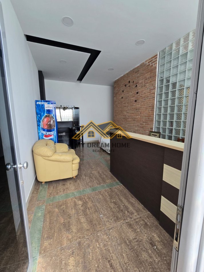 Durres, jepet me qera apartament 3 Katshe , 806 m² 25.000 € (PLAZH)