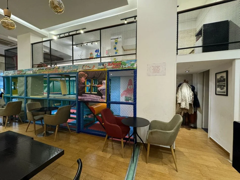 Tirane, jepet me qera lokal Kati 0, 140 m² 1.200 € 