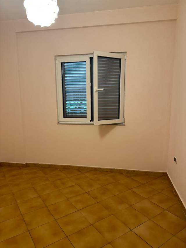 Tirane, jepet me qera apartament 2+1+BLK Kati 2, 88 m² 500 Euro (prane Kristal Center)